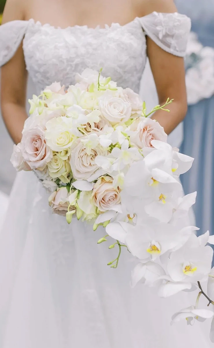 Model with white roses
